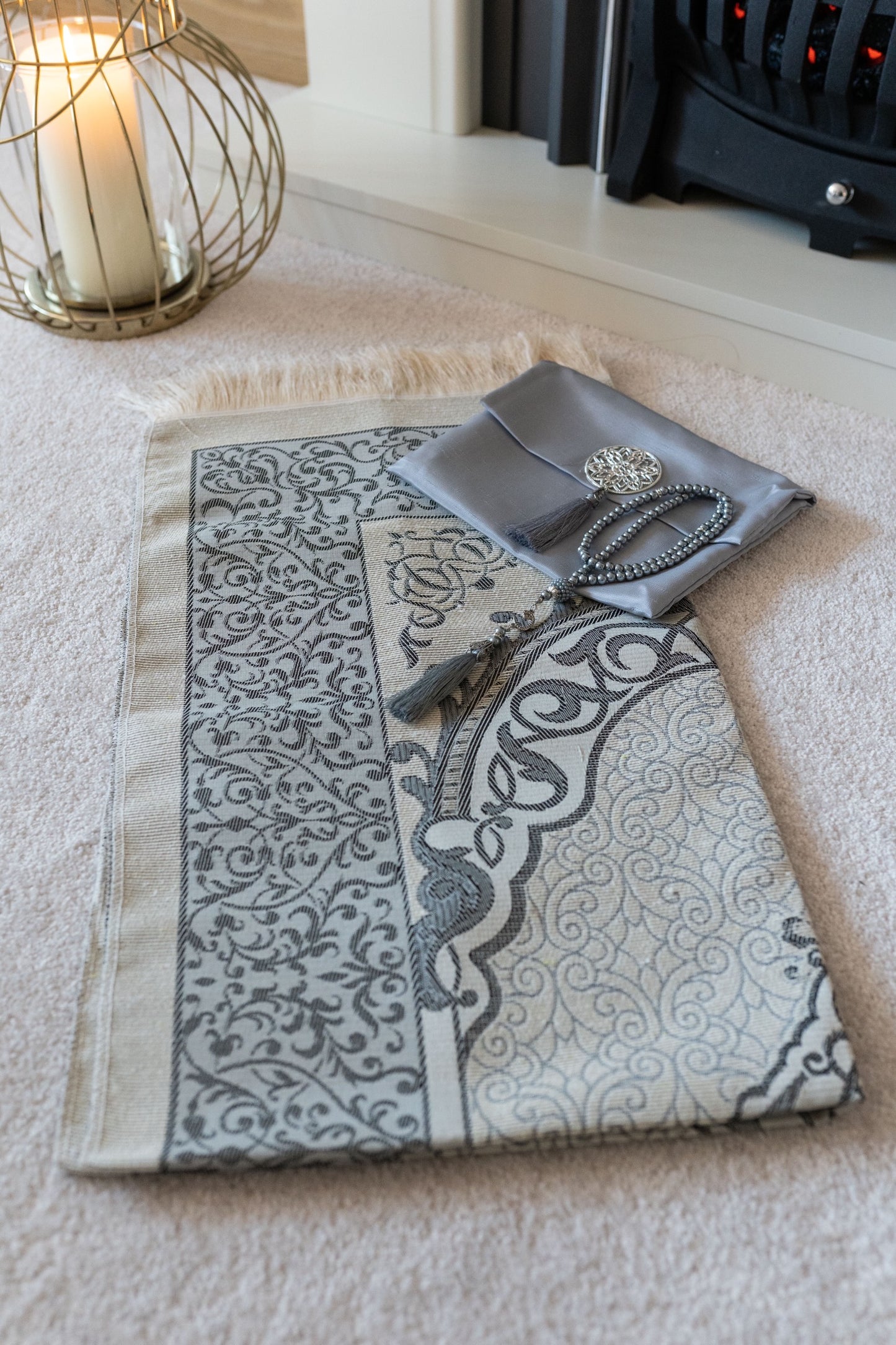Prayer mat gift set presented in a pouch inc a tasbih 6 colours available