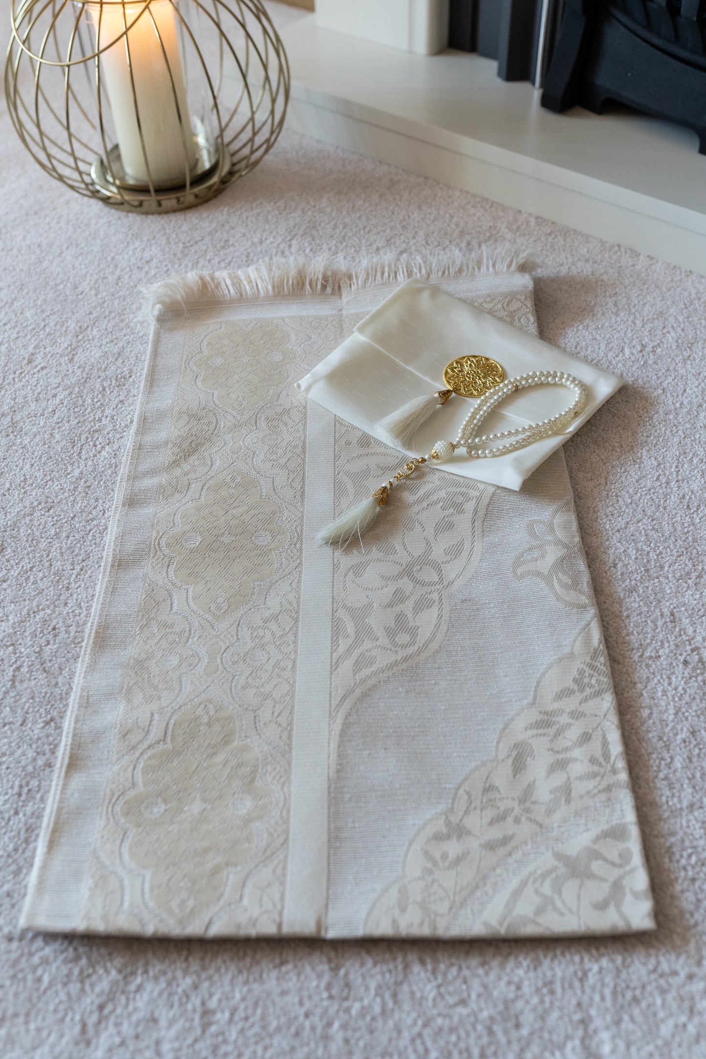 Prayer mat gift set presented in a pouch inc a tasbih 6 colours available