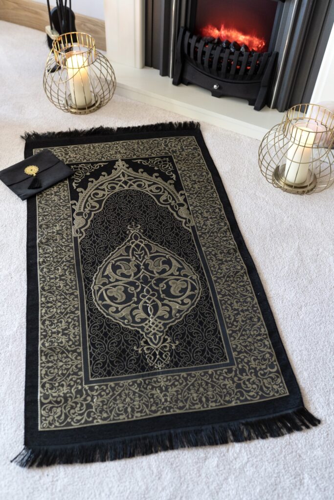 Prayer mat gift set presented in a pouch 4 colours available
