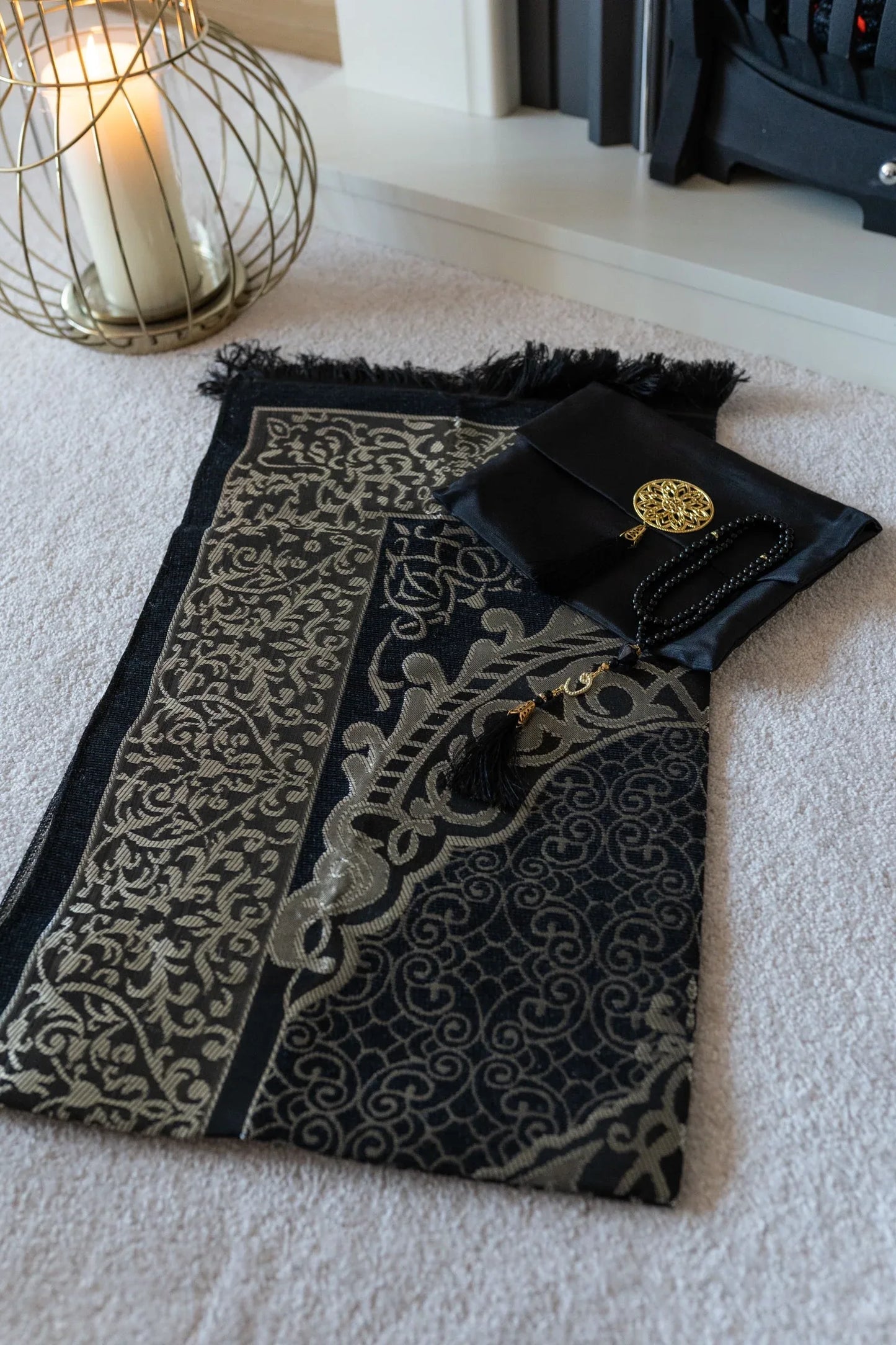 Prayer mat gift set presented in a pouch inc a tasbih 6 colours available - Hijab Junkie UK