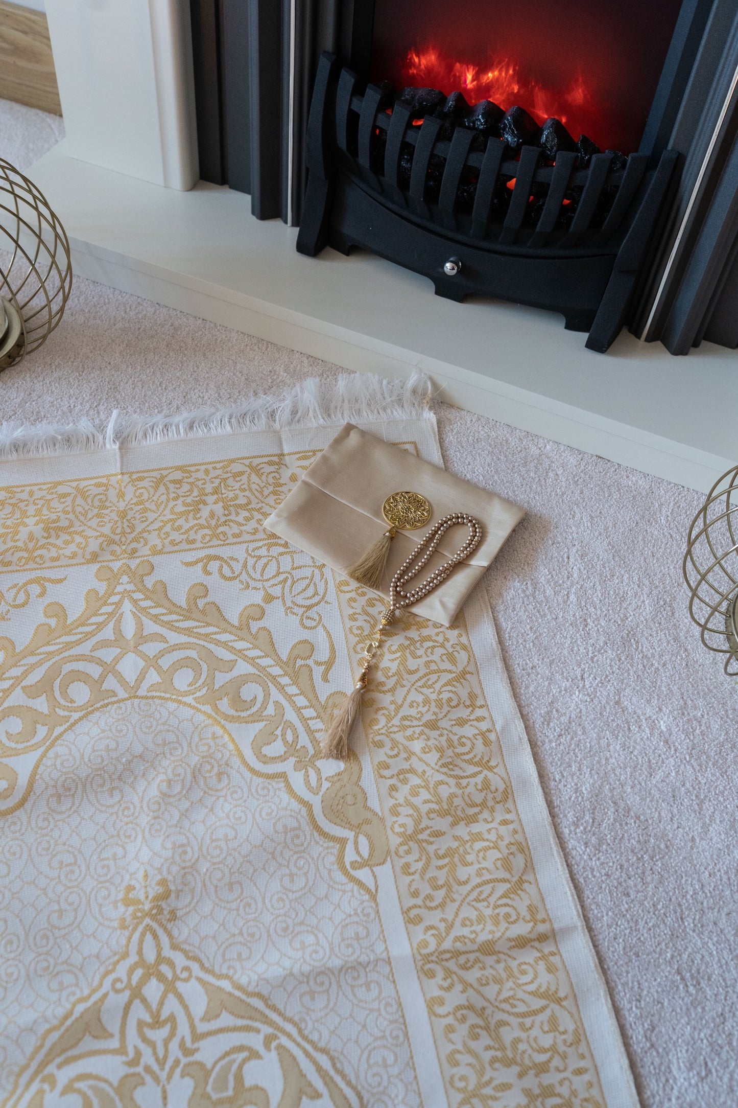 Prayer mat gift set presented in a pouch inc a tasbih 6 colours available