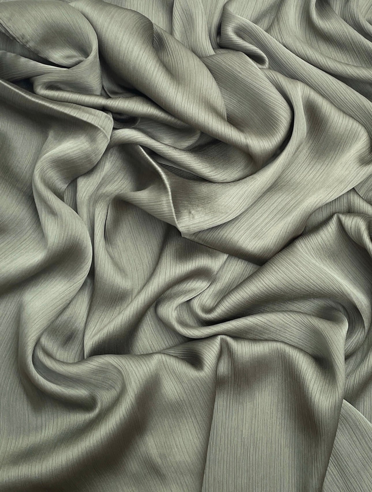 Matt Dubai crinkle silk pista hijab
