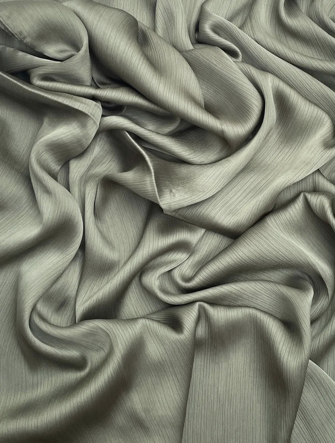 Matt Dubai crinkle silk pista hijab - Hijab Junkie UK