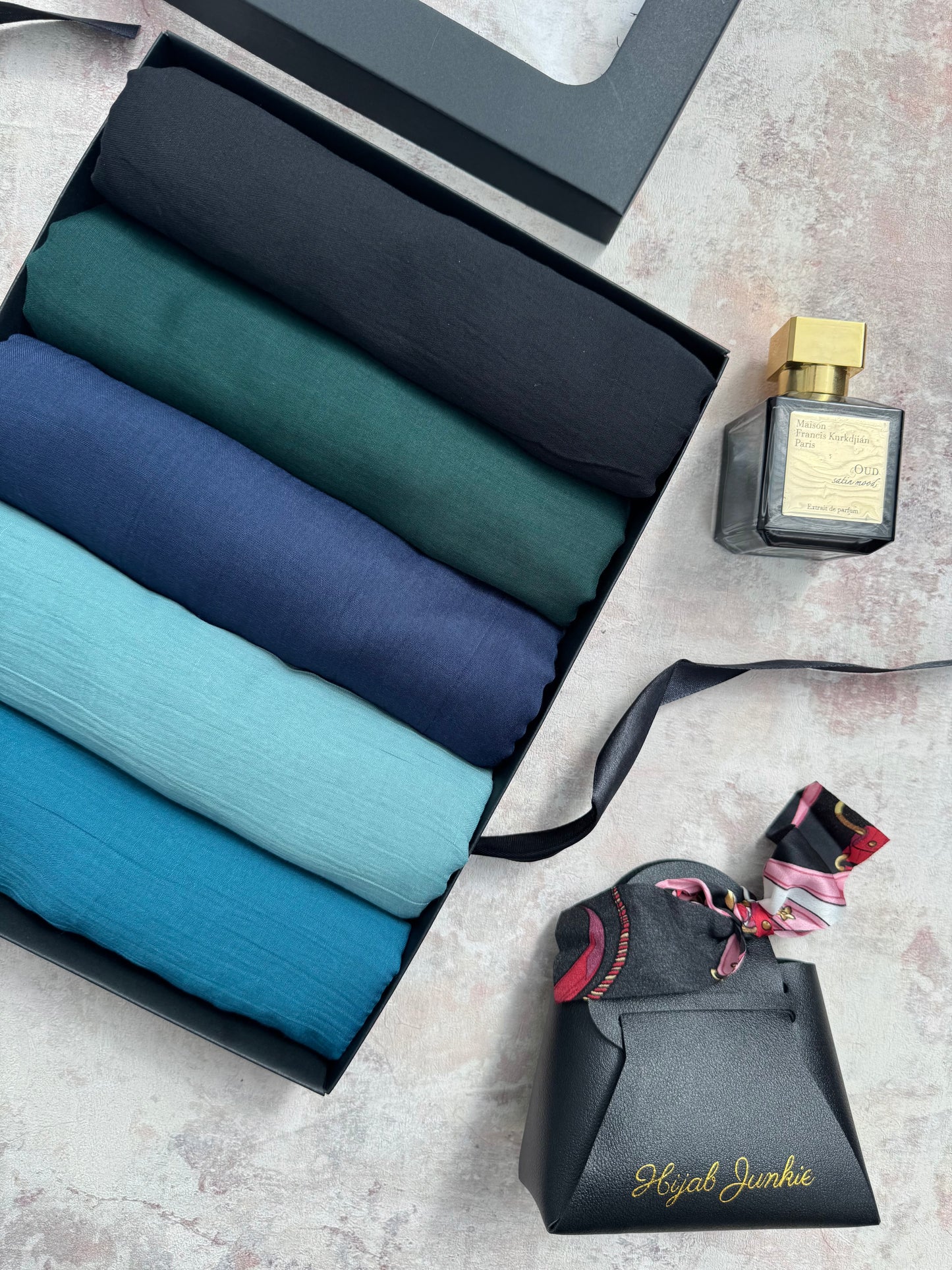 Malai Modal 5 peacock hijab gift set