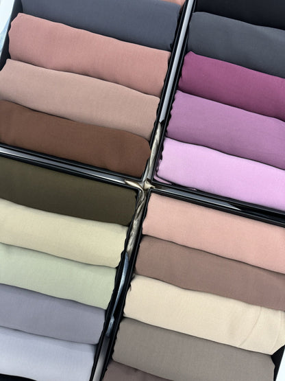 Premium plain maxi chiffon 5 spice hijab set presented in a gift box